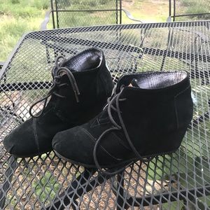 TOMS wedges